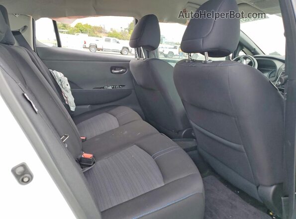 1N4CZ1CV8RC553092 2024 NISSAN LEAF White Rear seats view