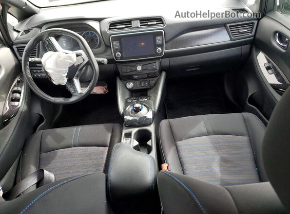 1N4CZ1CV8RC553092 2024 NISSAN LEAF White Dashboard view