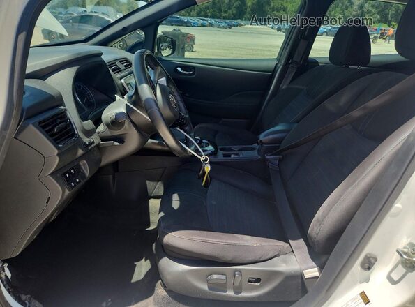 1N4CZ1CV8RC553108 2024 NISSAN LEAF Белый Вид салона спереди