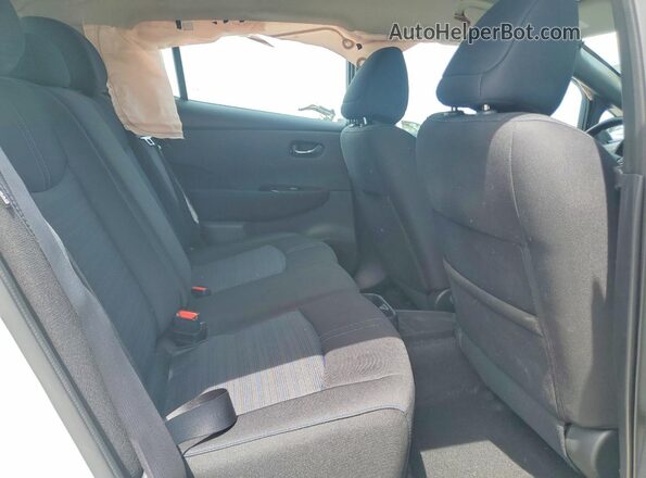 1N4CZ1CV8SC558363 2025 NISSAN LEAF White Rear seats view