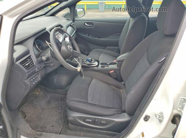 1N4CZ1CV8SC560663 2025 NISSAN LEAF White Սալոնի դիմացի տեսք