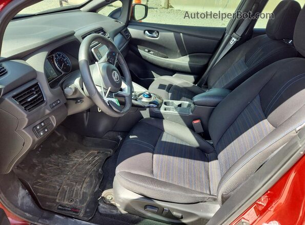 1N4CZ1CV9SC566651 2025 NISSAN LEAF Красный Вид салона спереди