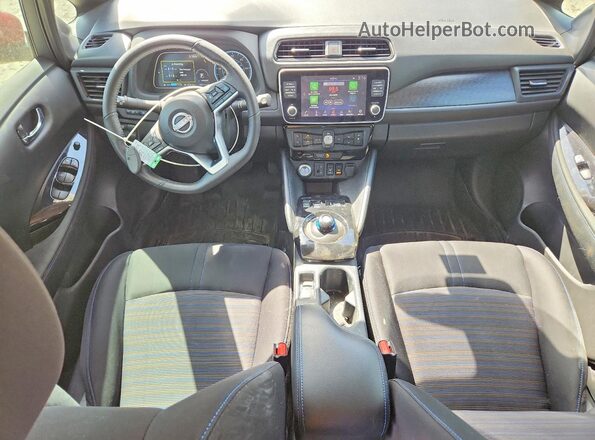 1N4CZ1CV9SC566651 2025 NISSAN LEAF Красный Вид панели приборов