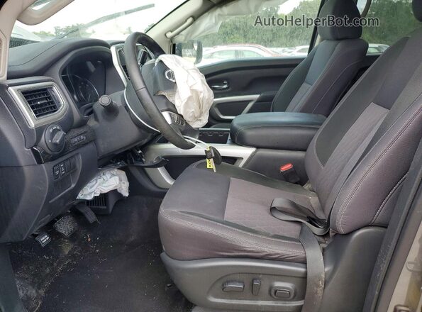1N6AA1EF8LN508676 2020 NISSAN TITAN Серый Вид салона спереди