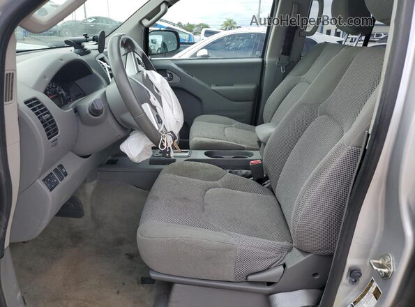 1N6AD0ER2HN732626 2017 NISSAN FRONTIER Серебряный Вид салона спереди