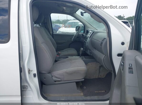 1N6AD0EV2HN754980 2017 NISSAN FRONTIER White Вид салону спереду