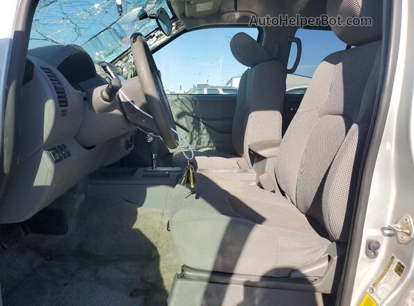 1N6AD0EV2HN756339 2017 NISSAN FRONTIER Серебряный Вид салона спереди