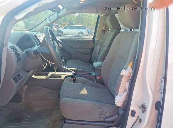 1N6AD0EV2JN746450 2018 NISSAN FRONTIER White Вид салону спереду