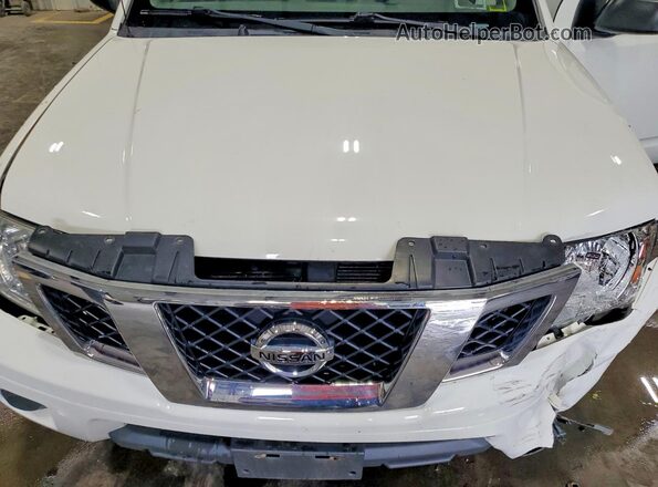 1N6AD0EVXJN735809 2018 NISSAN FRONTIER White Widok wnętrza z tyłu