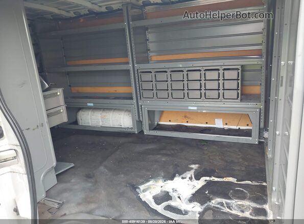 1N6AF0KY2JN813783 2018 NISSAN NV CARGO NV3500 HD White Widok naklejki z numerem VIN