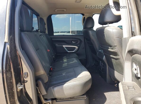 1N6BA1F20GN503722 2016 NISSAN TITAN Black Widok wnętrza z tyłu