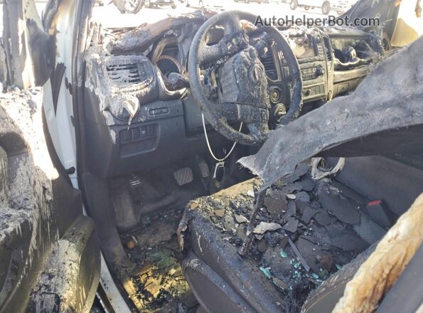 1N6BA1F39KN523548 2019 NISSAN TITAN White Вид панелі приладів