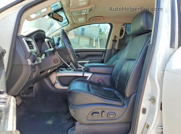 1N6BA1F40GN516679 2016 NISSAN TITAN White Front interior view