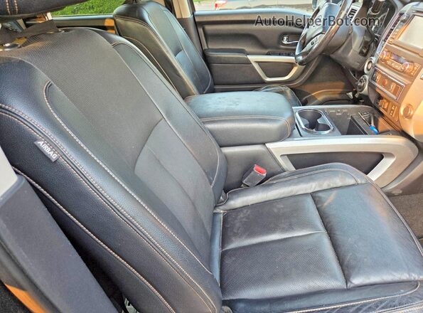 1N6BA1F40HN569738 2017 NISSAN TITAN Черный Вид спереди