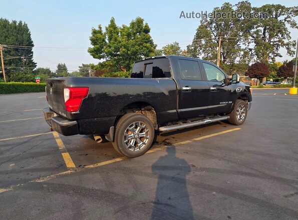 1N6BA1F40HN569738 2017 NISSAN TITAN Черный Передняя правая четверть