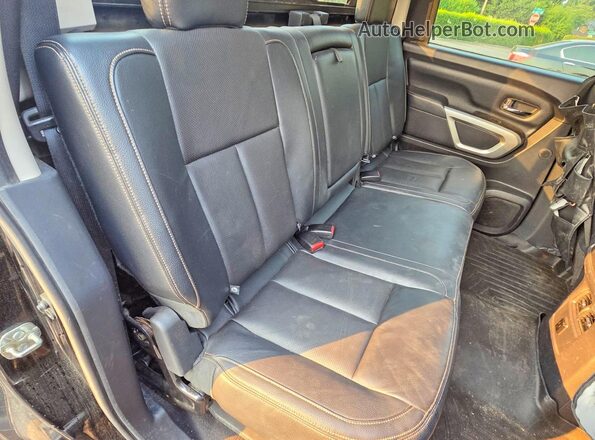 1N6BA1F40HN569738 2017 NISSAN TITAN Черный Вид сзади