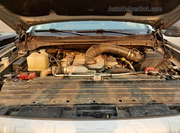 1N6BA1F42HN539382 2017 NISSAN TITAN Silver Widok wnętrza z tyłu