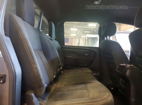 1N6BA1F45JN524882 2018 NISSAN TITAN Gray Vista de los asientos traseros