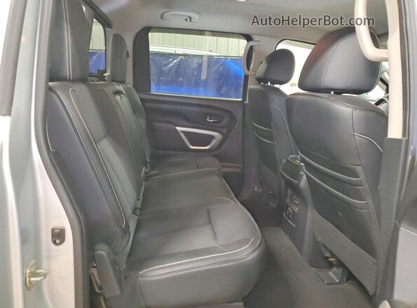 1N6BA1F48JN531003 2018 NISSAN TITAN Silver Vista de los asientos traseros