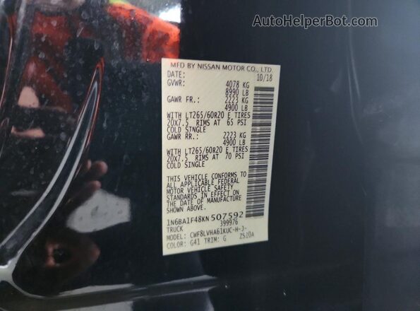 1N6BA1F48KN507592 2019 NISSAN TITAN Black Widok komory silnika