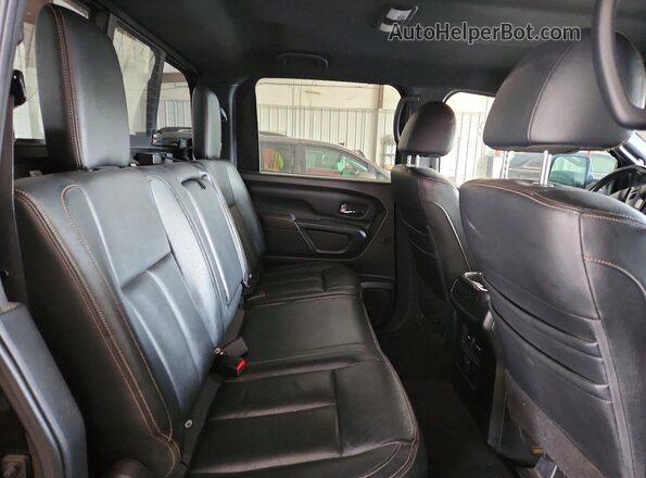1N6BA1F4XJN516017 2018 NISSAN TITAN Black Widok tylnych siedzeń