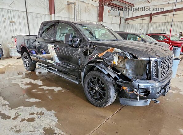 1N6BA1F4XJN516017 2018 NISSAN TITAN Black Przód prawy