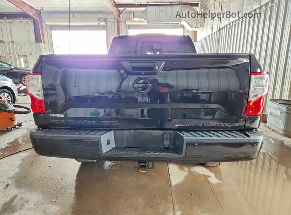 1N6BA1F4XJN516017 2018 NISSAN TITAN Black Widok z tyłu