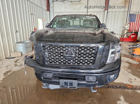 1N6BA1F4XJN516017 2018 NISSAN TITAN Black Widok z przodu