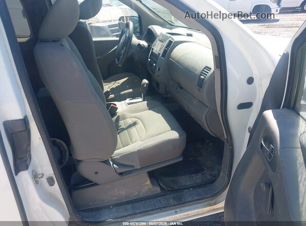 1N6BD0CT2JN765697 2018 NISSAN FRONTIER Белый Вид салона спереди