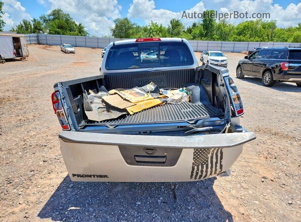 1N6DD0ER2KN763847 2019 NISSAN FRONTIER Silver Widok z tyłu
