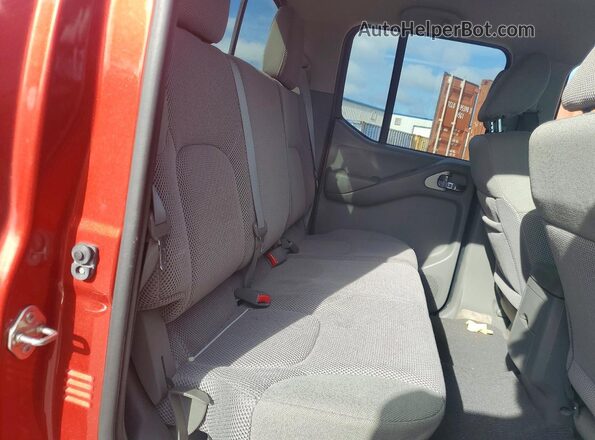 1N6DD0ER4HN702945 2017 NISSAN FRONTIER Red Widok tylnych siedzeń