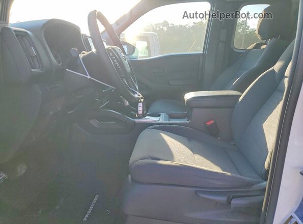 1N6ED1CL7SN609739 2025 NISSAN FRONTIER White Widok wnętrza z przodu