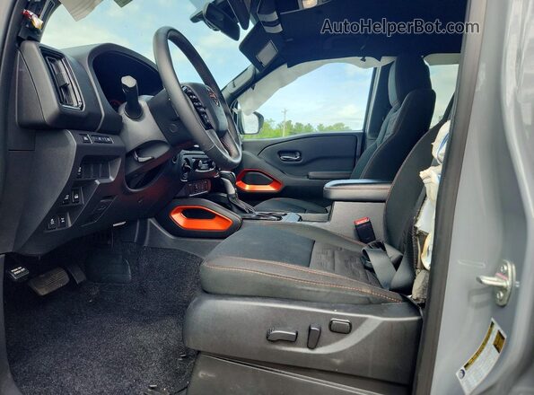 1N6ED1EK1SN605965 2025 NISSAN FRONTIER Gray Вид салону спереду