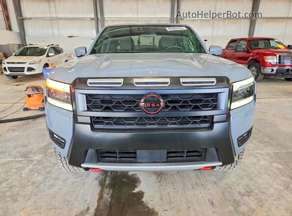 1N6ED1EK9SN639989 2025 NISSAN FRONTIER Gray Вид салону спереду