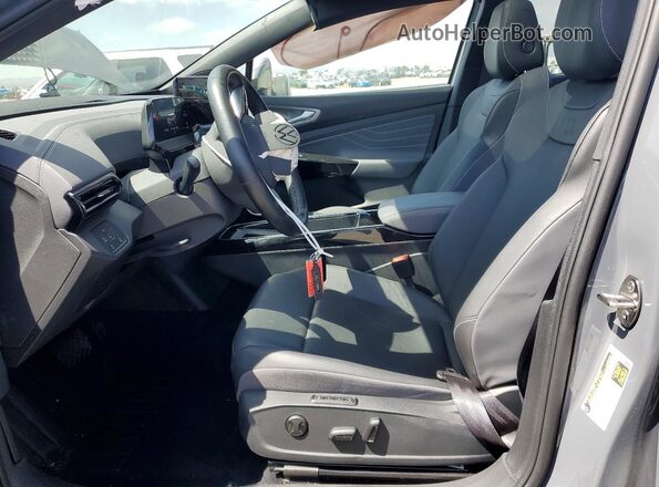 1V25MPE89RC011669 2024 VOLKSWAGEN ID.4 Gray Widok wnętrza z przodu