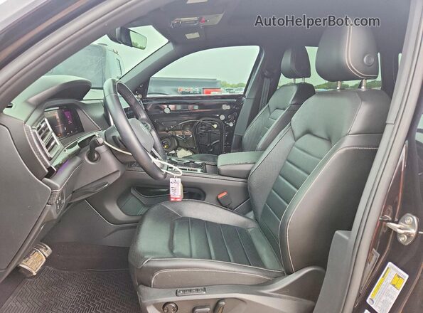 1V2AE2CA7RC208134 2024 VOLKSWAGEN ATLAS Черный Вид салона спереди