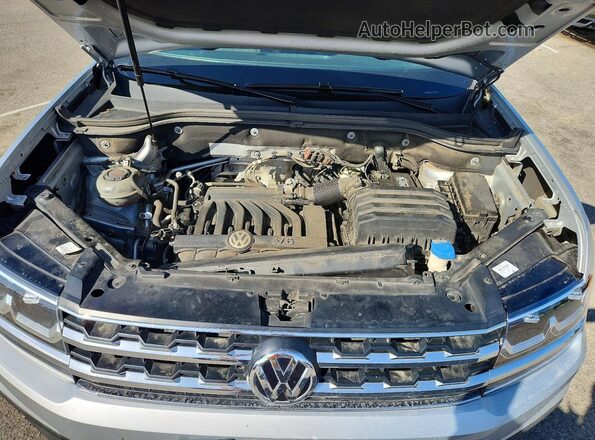 1V2AR2CA9JC552900 2018 VOLKSWAGEN ATLAS Silver Vista del compartimento del motor
