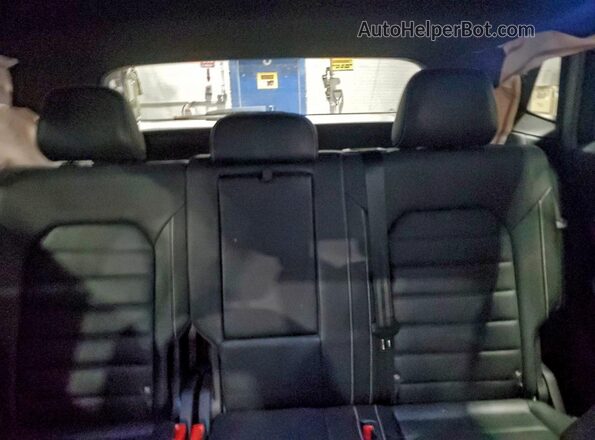 1V2BE2CA6MC231675 2021 VOLKSWAGEN ATLAS Black Rear seats view