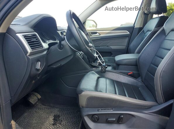 1V2BR2CA4MC576076 2021 VOLKSWAGEN ATLAS Gray Front interior view