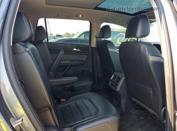 1V2BR2CA4MC576076 2021 VOLKSWAGEN ATLAS Gray Rear interior view
