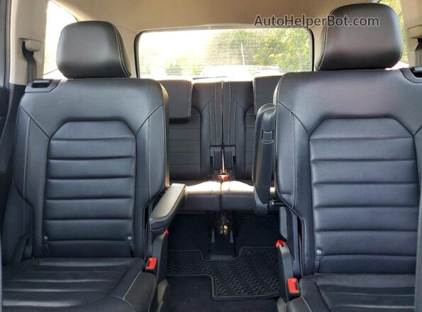 1V2BR2CA4MC576076 2021 VOLKSWAGEN ATLAS Gray Rear seats view
