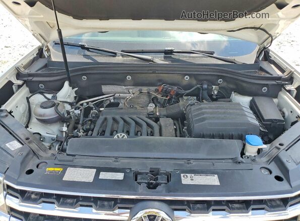 1V2CR2CA2JC518919 2018 VOLKSWAGEN ATLAS White Vista del compartimento del motor