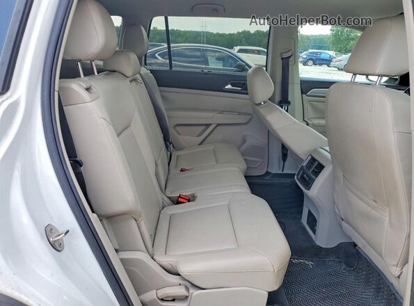 1V2CR2CA2JC518919 2018 VOLKSWAGEN ATLAS White Vista interior trasera