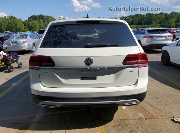 1V2CR2CA7JC569462 2018 VOLKSWAGEN ATLAS White Widok naklejki z numerem VIN
