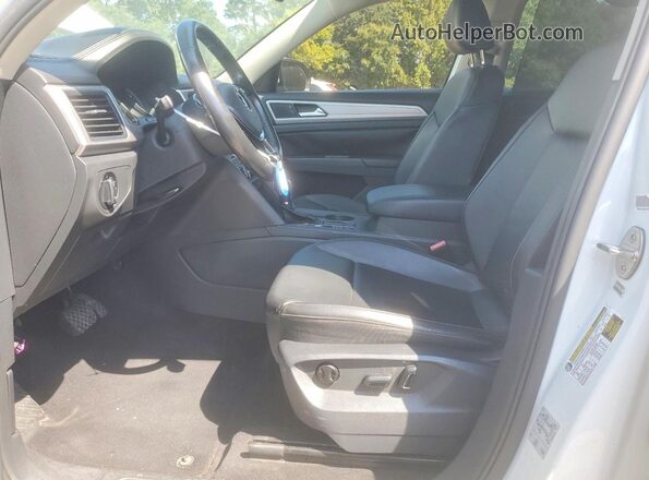 1V2CR2CA8JC562679 2018 VOLKSWAGEN ATLAS White Vista interior delantera