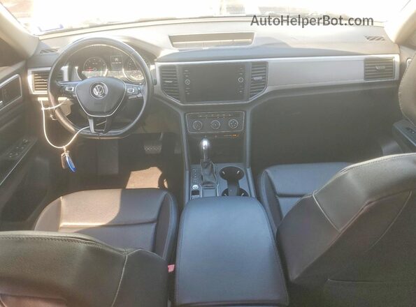 1V2CR2CA8JC562679 2018 VOLKSWAGEN ATLAS White Vista del salpicadero