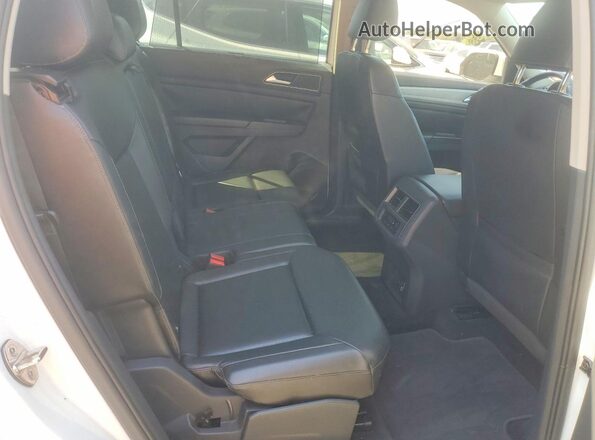 1V2CR2CA8JC562679 2018 VOLKSWAGEN ATLAS White Vista interior trasera