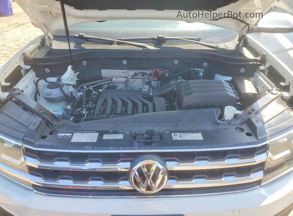 1V2CR2CA8JC562679 2018 VOLKSWAGEN ATLAS White Vista del compartimento del motor