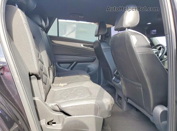 1V2DE2CA1RC240820 2024 VOLKSWAGEN ATLAS Black Вид задньої частини салону