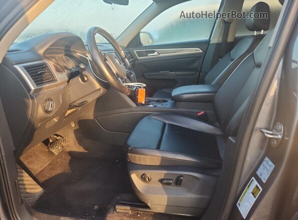 1V2DR2CA0JC533150 2018 VOLKSWAGEN ATLAS Gray Вид салону спереду